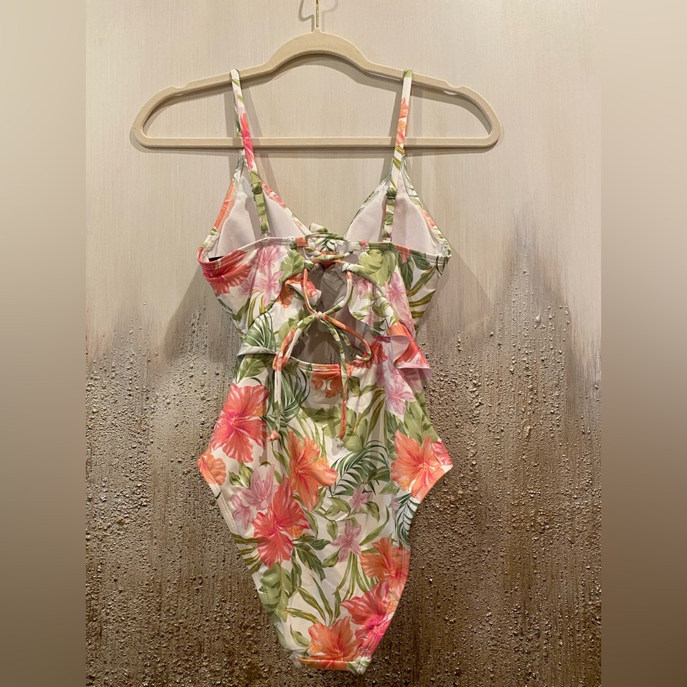 NWOT Hurley Floral Cut Out Ruffled W/Lace Up Back One Piece Swimsuit - Size S - Picture 4 of 13